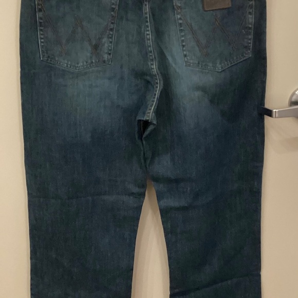Men's Wrangler® 20X® 01 Competition 38X32 Relaxed Fit River Wash Jean 01MWXRW - Picture 2 of 14